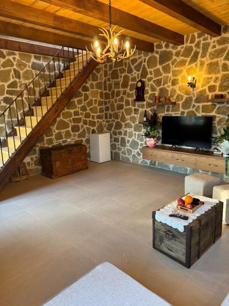 Bujtina Salko Villa Mucaj Exterior photo